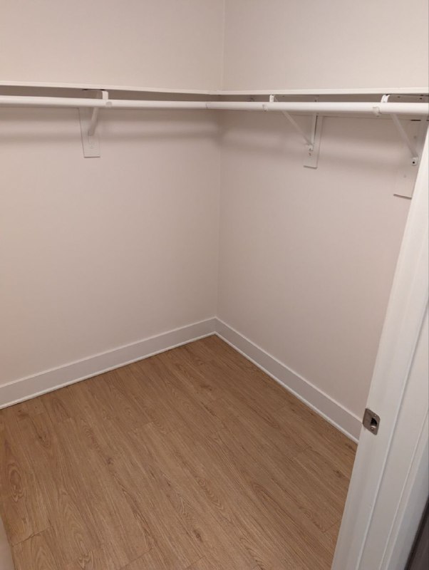 Всем привет, маленькие новости.SSN дошел, решился вопрос по квартире, забрал ключи  сегодня, жду матрас и кровать, решил купить новые только их, все остальное для обстановки квартиры планирую покупать через Фейсбук маркетплейс (Аля Авито), что-то там можно забрать вовсе бесплатно, так как тут люди часто переезжают и в конце аренды ты обязан вернуть квартиру в таком же пустом состоянии, как и брал, поэтому можно найти много хороших вещей, либо бесплатная либо брендовые вещи по цене Икеи и тд.Рад что тут газ, можно разгуляться при готовке.Пытался перевести максимально выгодно сюда деньги из грузинского банка, но вестерн Юнион застрял, поэтому возможно придется ехать в грузию, чтобы вернуть деньги, но посмотрим.Всем привет, маленькие новости.SSN дошел, решился вопрос по квартире, забрал ключи  сегодня, жду матрас и кровать, решил купить новые только их, все остальное для обстановки квартиры планирую покупать через Фейсбук маркетплейс (Аля Авито), что-то там можно забрать вовсе бесплатно, так как тут люди часто переезжают и в конце аренды ты обязан вернуть квартиру в таком же пустом состоянии, как и брал, поэтому можно найти много хороших вещей, либо бесплатная либо брендовые вещи по цене Икеи и тд.Рад что тут газ, можно разгуляться при готовке.Пытался перевести максимально выгодно сюда деньги из грузинского банка, но вестерн Юнион застрял, поэтому возможно придется ехать в грузию, чтобы вернуть деньги, но посмотрим.