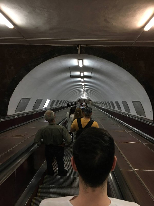 Проехал на местном метро, супер дёшево, карта 2 лари(40 рублей), проезд 1 лари(20 рублей). Быстро, аккуратно, чистоP.s. Извините, я обманул, проезд тоже стоит 1 лари, поправил.Проехал на местном метро, супер дёшево, карта 2 лари(40 рублей), проезд 1 лари(20 рублей). Быстро, аккуратно, чистоP.s. Извините, я обманул, проезд тоже стоит 1 лари, поправил.