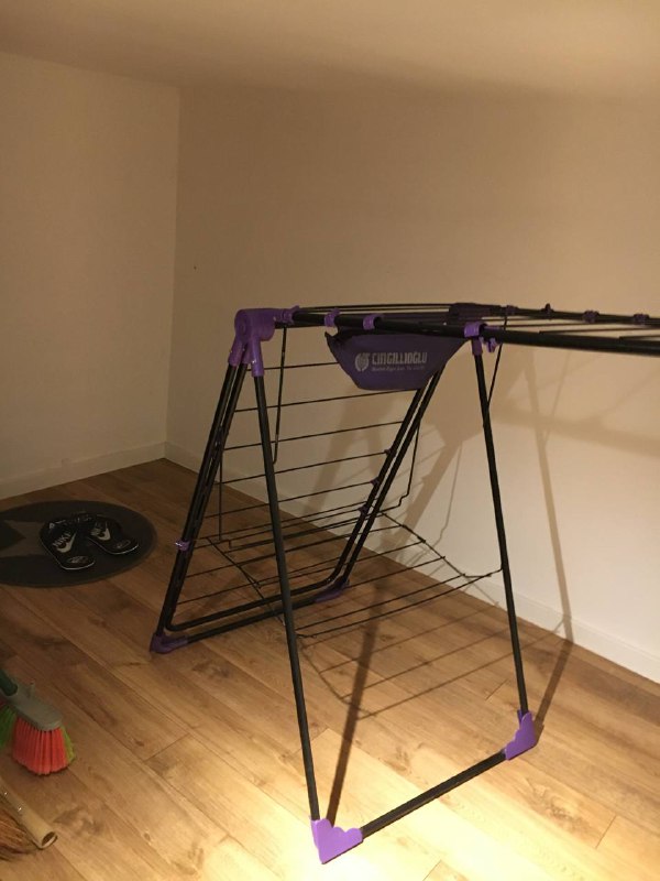 Хата из аирбнб, за 38 $ в сутки, снята только на неделю, ради расположения, но помещение раньше было явно нежилое, рядом обычный подъезд, а в неё отдельная дверь. На фото на аирбнб была лучше, а вид во двор тут максимально грустный, на внутреннюю асфальтную парковку многоэтажки.Хата из аирбнб, за 38 $ в сутки, снята только на неделю, ради расположения, но помещение раньше было явно нежилое, рядом обычный подъезд, а в неё отдельная дверь. На фото на аирбнб была лучше, а вид во двор тут максимально грустный, на внутреннюю асфальтную парковку многоэтажки.