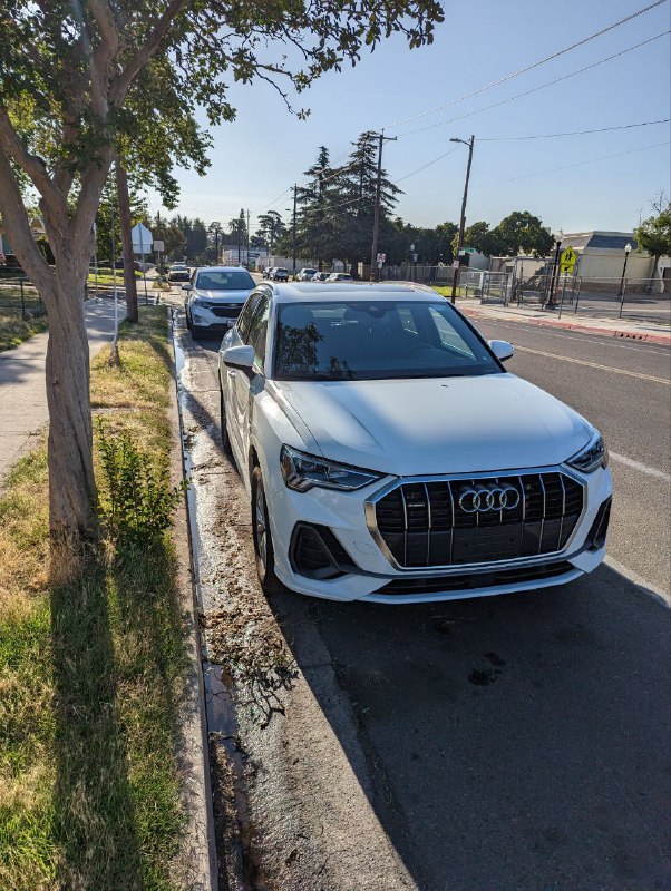 Всем привет, Скиталец снова на связи, так как понедельник выходной день в США, вчера вечером началось новое приключение, с двумя коллегами и собакой арендовали машину Audi Q3 и поехали в Трип. Пока только я был за рулём, пока мне очень нравится, хотя на автомате опыта не было, но оказалось довольно легко и руки быстро вспомнили навыки вождения и перестроились.Вчера вечером добрались до городка Fresno (настоящий middle of nowhere), но это самый большой населенный пункт поближе к основным нац паркам Калифорнии. Заночевали в Airbnb доме, я согласно режиму встал в 7 утра и жду всех остальных, поэтому выдался свободный час на отчёт, дом приятный, очень уютный, очень хочу жить в доме а не на квартире, а так же иметь тачку.Пока вот такое начало, так же из новостей сдал теоритическую часть экзамена на права, есть год чтобы сдать вождение, сложности в том что нужна машина с владельцем, но думаю решу, а так пока езжу по российским правам, год вроде как можно.Всем привет, Скиталец снова на связи, так как понедельник выходной день в США, вчера вечером началось новое приключение, с двумя коллегами и собакой арендовали машину Audi Q3 и поехали в Трип. Пока только я был за рулём, пока мне очень нравится, хотя на автомате опыта не было, но оказалось довольно легко и руки быстро вспомнили навыки вождения и перестроились.Вчера вечером добрались до городка Fresno (настоящий middle of nowhere), но это самый большой населенный пункт поближе к основным нац паркам Калифорнии. Заночевали в Airbnb доме, я согласно режиму встал в 7 утра и жду всех остальных, поэтому выдался свободный час на отчёт, дом приятный, очень уютный, очень хочу жить в доме а не на квартире, а так же иметь тачку.Пока вот такое начало, так же из новостей сдал теоритическую часть экзамена на права, есть год чтобы сдать вождение, сложности в том что нужна машина с владельцем, но думаю решу, а так пока езжу по российским правам, год вроде как можно.