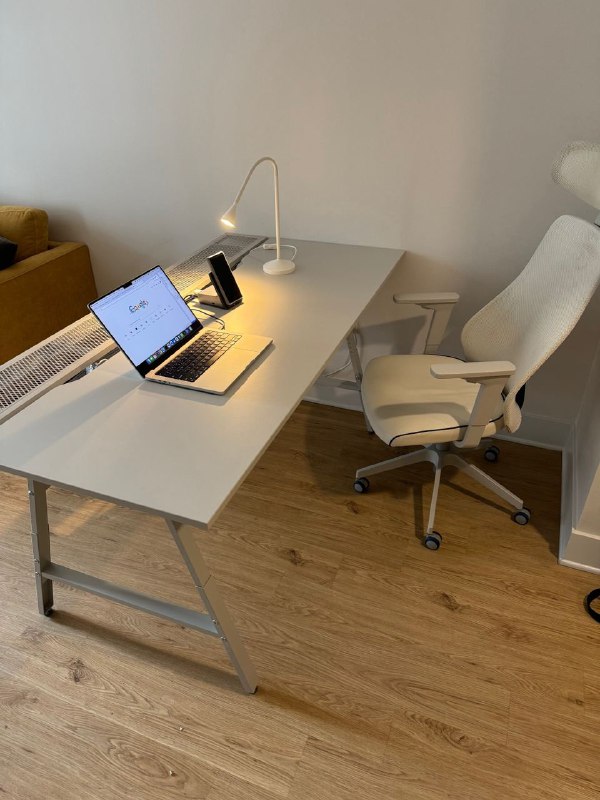 Всем доброго дня, будучи на Гаваях у меня что-то совсем не было настроения, поэтому мало выходил на связь, еще и проклятый дождь лил большее количество дней, а новости следующие!Я вернулся в ЛА, активно готовлюсь к отъезду из США, все же проведу год в дешевой стране и попробую в свои проекты, будет непросто, придется научиться жить подругому, когда привык к работе в найме, где все более предсказуемо и надежно, немного страшно, но все же давно хотел этого, так что это шанс понять себя, свои возможности и желания.Билет куплен на 18 января, ЛА - Сеул - Бангкок, самый коротки и дешевый маршрут (22ч).Сейчас в процессе активной продажи всего нажитого тут, оказался очень интересный опыт, разводилы, люди просто спросить и те кто сливаются, но в целом потихоньку вещи уходят, ковер ушел первым, это было для меня сюрпризом. Я обязан все распродать или раздать, иначе с меня возьмут деньги что я не вернул квартиру в исходном состоянии, то есть пустую. Я пока бесплатно ничего не отдавал, но если будут поджиать сроки, буду понижать цену, либо вовсе бесплатно отдавать. А так я пользуюсь Facebook Marketplace площадкой, в целом удобно.Я вроде не скидывал румтур когда обставил  квартиру, поэтому прикреплю сюда фотки которые готовил для объявлений о продаже. Монитор только не застали, отнес уже в офис, ибо был казенный.Я устал кататься, поэтому в Нью Йорк скорее всего не поеду уже, буду наблюдать за желанием, оставшиеся дни.Всем доброго дня, будучи на Гаваях у меня что-то совсем не было настроения, поэтому мало выходил на связь, еще и проклятый дождь лил большее количество дней, а новости следующие!Я вернулся в ЛА, активно готовлюсь к отъезду из США, все же проведу год в дешевой стране и попробую в свои проекты, будет непросто, придется научиться жить подругому, когда привык к работе в найме, где все более предсказуемо и надежно, немного страшно, но все же давно хотел этого, так что это шанс понять себя, свои возможности и желания.Билет куплен на 18 января, ЛА - Сеул - Бангкок, самый коротки и дешевый маршрут (22ч).Сейчас в процессе активной продажи всего нажитого тут, оказался очень интересный опыт, разводилы, люди просто спросить и те кто сливаются, но в целом потихоньку вещи уходят, ковер ушел первым, это было для меня сюрпризом. Я обязан все распродать или раздать, иначе с меня возьмут деньги что я не вернул квартиру в исходном состоянии, то есть пустую. Я пока бесплатно ничего не отдавал, но если будут поджиать сроки, буду понижать цену, либо вовсе бесплатно отдавать. А так я пользуюсь Facebook Marketplace площадкой, в целом удобно.Я вроде не скидывал румтур когда обставил  квартиру, поэтому прикреплю сюда фотки которые готовил для объявлений о продаже. Монитор только не застали, отнес уже в офис, ибо был казенный.Я устал кататься, поэтому в Нью Йорк скорее всего не поеду уже, буду наблюдать за желанием, оставшиеся дни.