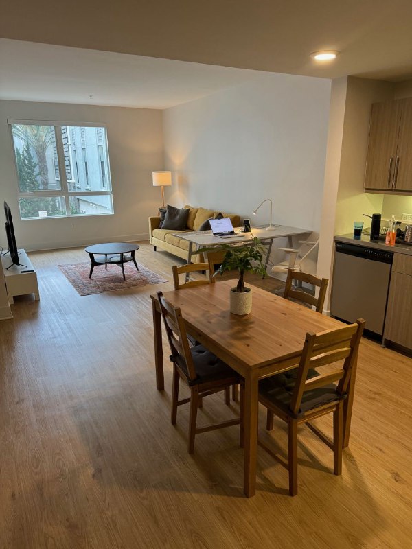 Всем доброго дня, будучи на Гаваях у меня что-то совсем не было настроения, поэтому мало выходил на связь, еще и проклятый дождь лил большее количество дней, а новости следующие!Я вернулся в ЛА, активно готовлюсь к отъезду из США, все же проведу год в дешевой стране и попробую в свои проекты, будет непросто, придется научиться жить подругому, когда привык к работе в найме, где все более предсказуемо и надежно, немного страшно, но все же давно хотел этого, так что это шанс понять себя, свои возможности и желания.Билет куплен на 18 января, ЛА - Сеул - Бангкок, самый коротки и дешевый маршрут (22ч).Сейчас в процессе активной продажи всего нажитого тут, оказался очень интересный опыт, разводилы, люди просто спросить и те кто сливаются, но в целом потихоньку вещи уходят, ковер ушел первым, это было для меня сюрпризом. Я обязан все распродать или раздать, иначе с меня возьмут деньги что я не вернул квартиру в исходном состоянии, то есть пустую. Я пока бесплатно ничего не отдавал, но если будут поджиать сроки, буду понижать цену, либо вовсе бесплатно отдавать. А так я пользуюсь Facebook Marketplace площадкой, в целом удобно.Я вроде не скидывал румтур когда обставил  квартиру, поэтому прикреплю сюда фотки которые готовил для объявлений о продаже. Монитор только не застали, отнес уже в офис, ибо был казенный.Я устал кататься, поэтому в Нью Йорк скорее всего не поеду уже, буду наблюдать за желанием, оставшиеся дни.Всем доброго дня, будучи на Гаваях у меня что-то совсем не было настроения, поэтому мало выходил на связь, еще и проклятый дождь лил большее количество дней, а новости следующие!Я вернулся в ЛА, активно готовлюсь к отъезду из США, все же проведу год в дешевой стране и попробую в свои проекты, будет непросто, придется научиться жить подругому, когда привык к работе в найме, где все более предсказуемо и надежно, немного страшно, но все же давно хотел этого, так что это шанс понять себя, свои возможности и желания.Билет куплен на 18 января, ЛА - Сеул - Бангкок, самый коротки и дешевый маршрут (22ч).Сейчас в процессе активной продажи всего нажитого тут, оказался очень интересный опыт, разводилы, люди просто спросить и те кто сливаются, но в целом потихоньку вещи уходят, ковер ушел первым, это было для меня сюрпризом. Я обязан все распродать или раздать, иначе с меня возьмут деньги что я не вернул квартиру в исходном состоянии, то есть пустую. Я пока бесплатно ничего не отдавал, но если будут поджиать сроки, буду понижать цену, либо вовсе бесплатно отдавать. А так я пользуюсь Facebook Marketplace площадкой, в целом удобно.Я вроде не скидывал румтур когда обставил  квартиру, поэтому прикреплю сюда фотки которые готовил для объявлений о продаже. Монитор только не застали, отнес уже в офис, ибо был казенный.Я устал кататься, поэтому в Нью Йорк скорее всего не поеду уже, буду наблюдать за желанием, оставшиеся дни.