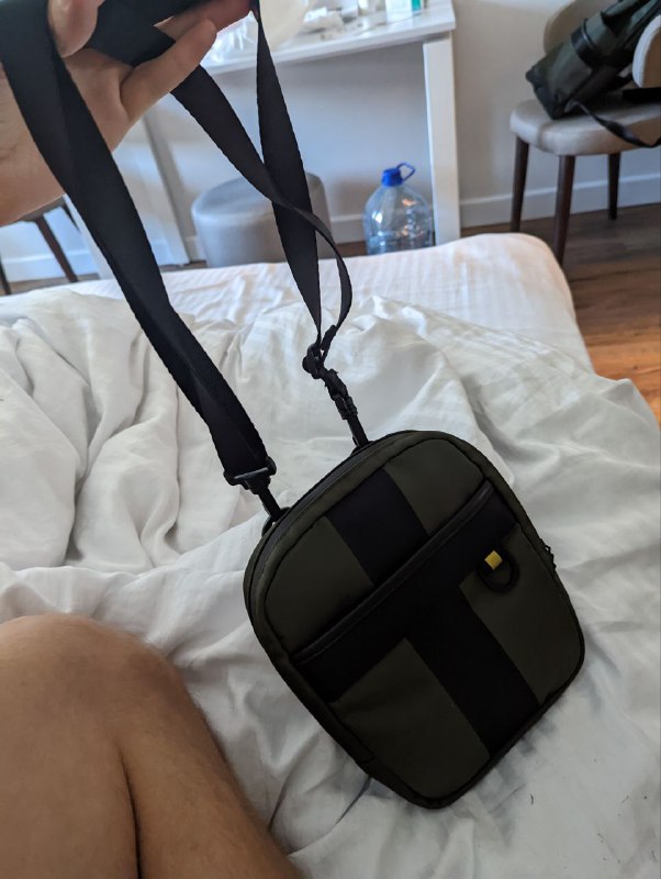 Ещё от рюкзака передний отдел отцепляется и может использоваться как барсеткаЕщё от рюкзака передний отдел отцепляется и может использоваться как барсетка