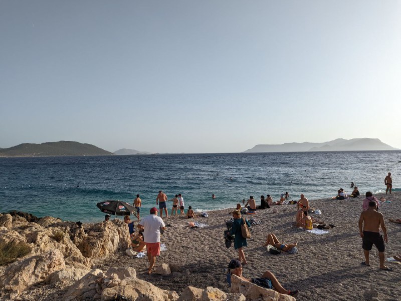 Всем привет. Новое включение.В самом Каше нормальных пляжей нет, только скалы и импровизированные площадки с лестницами в воду, поэтому сегодня я пошел на пляж, который находится в 20 минутах пешком от центра города. Дорога лёгкая, нет сильных перепадов высот. Сам пляж огонь, вода сказка, нужно взять маску в следующий раз. И да, сегодня очень жарко, как и все последние дни.Ну и без котеек не обошлось, а так же закатик.Всем мир.p.s. телега жутко режет качество видео, в комментах отправил без сжатияВсем привет. Новое включение.В самом Каше нормальных пляжей нет, только скалы и импровизированные площадки с лестницами в воду, поэтому сегодня я пошел на пляж, который находится в 20 минутах пешком от центра города. Дорога лёгкая, нет сильных перепадов высот. Сам пляж огонь, вода сказка, нужно взять маску в следующий раз. И да, сегодня очень жарко, как и все последние дни.Ну и без котеек не обошлось, а так же закатик.Всем мир.p.s. телега жутко режет качество видео, в комментах отправил без сжатия