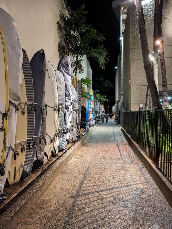 Я себя переоценил и хостел тоже, в день заселения комната и туалет был вполне чистые но к вечеру в туалет было страшно заходить, хотя казалось бы, в комнате помимо меня всего два человека. Со страхом на лице пережил ночь и сбежал в 6 утра.Я слишком стар для такого, забукал airbnb, сегодня съезжаю!Я себя переоценил и хостел тоже, в день заселения комната и туалет был вполне чистые но к вечеру в туалет было страшно заходить, хотя казалось бы, в комнате помимо меня всего два человека. Со страхом на лице пережил ночь и сбежал в 6 утра.Я слишком стар для такого, забукал airbnb, сегодня съезжаю!