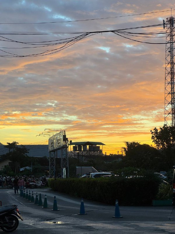 Всем привет! Коротенькое включение, ибо хорошие новости.В итоге виза в НЗ была одобрена, к тому же оказалось что дата начала плавающая, главное заехать в страну до середины декабря и с момента въезда она будет действительна еще 4 месяца. Изначально я планировал начать обучения 29 сентября, но из-за позднего ответа по визе не смог толком приготовиться и перенес дату начала обучения на начала ноября, так что спокойно смогу завершить дела тут, да и билет дешевле, в итоге лечу китайцами с одной пересадкой в Шанхае за 410$ (с выбором мест у аварийного выхода с extra space для ног, вышло примерно 530$)в одну сторону.Так же я в процессе съезда с квартиры, по традиции видео румтур будет после съезда, все крупные вещи были уже проданы, в понедельник переезжаю в AirBNB комнату в центре города.Всем добра и чуть фоточек из Тайваня/Таиланда.Всем привет! Коротенькое включение, ибо хорошие новости.В итоге виза в НЗ была одобрена, к тому же оказалось что дата начала плавающая, главное заехать в страну до середины декабря и с момента въезда она будет действительна еще 4 месяца. Изначально я планировал начать обучения 29 сентября, но из-за позднего ответа по визе не смог толком приготовиться и перенес дату начала обучения на начала ноября, так что спокойно смогу завершить дела тут, да и билет дешевле, в итоге лечу китайцами с одной пересадкой в Шанхае за 410$ (с выбором мест у аварийного выхода с extra space для ног, вышло примерно 530$)в одну сторону.Так же я в процессе съезда с квартиры, по традиции видео румтур будет после съезда, все крупные вещи были уже проданы, в понедельник переезжаю в AirBNB комнату в центре города.Всем добра и чуть фоточек из Тайваня/Таиланда.