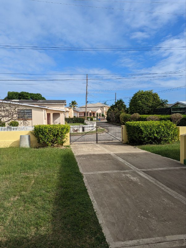 В общем добрался, дико устал, очень краткий пост, очень тепло, не так жарко из-за сильного ветра, так как остров посередине океана. Нужно отдохнуть и что-то ещё расскажу, а так деревня ухоженная, нужно сходить на пляж, пока так...В общем добрался, дико устал, очень краткий пост, очень тепло, не так жарко из-за сильного ветра, так как остров посередине океана. Нужно отдохнуть и что-то ещё расскажу, а так деревня ухоженная, нужно сходить на пляж, пока так...