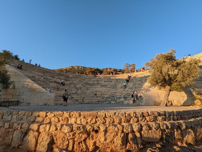 Раньше Каш был греческий, а амфитеатр тут ещё со времён древней Ликии.Немного симпатичных кадров в чат. Ну и котик.Раньше Каш был греческий, а амфитеатр тут ещё со времён древней Ликии.Немного симпатичных кадров в чат. Ну и котик.