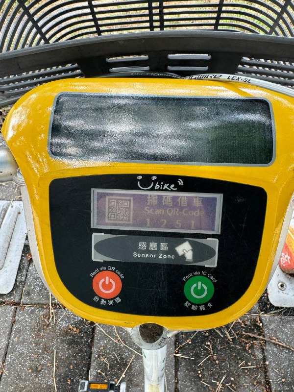 Всем привет! В общем дела следующие, план на неделю почти выполнен, нашел подходящее жилье, сегодня, буквально через час подписываю контракт.Было не так просто, во первых найти тех кто сдает иностранцам, во вторых кто просто ответил бы, я старался использовать переводчик для формирования сообщений, но они порой просто не отвечали. В итоге нашел агента и агентство кто специализируется на сдаче иностранцам и процесс пошел.Первый раз столкнулся с таким, что хозяин через агента попросил меня скинуть мои повседневные фото. Как потом объяснил риелтор это нормальная практика и они боятся сдать «гангстерам» которые зачастую являются иностранцами, а так же русским шпионам)) Риелтор говорит у него был россиянин который просто исчез посреди активного контракта. Но меня одобрили и все гуд!Еще из интересного, благодаря риелтору смог сторговаться, и включить интернет и обслуживание здания в ежемесячную плату и хозяин сам подключит интернет. А так условия стандартные, при въезде платишь за первый месяц, 2 месяца депозита, и пол месяца комиссия агента.Так же хочу поделиться про опыт использования шеринг байков, которые повсюду на Тайване, даже в относительной глуши где я буду снимать, у дома стоит станция от которой до ближайшего метро доехать 5 минут на байке, оттуда 25 мин до центра Гаосюна уже на метро. Так же это стоит копейки 10 NTD (28 рублей, 0.32$) за 30 минут поездки. У великов 3 скорости, регулируется седло, а так же есть корзинка для вещей. И станции действительно на каждом шагу, очень удобно исследовать город на нем. Хоть и  дико жарко сейчас, но даже при этом мне удается покайфовать от поездок.Пока так, до связи!Всем привет! В общем дела следующие, план на неделю почти выполнен, нашел подходящее жилье, сегодня, буквально через час подписываю контракт.Было не так просто, во первых найти тех кто сдает иностранцам, во вторых кто просто ответил бы, я старался использовать переводчик для формирования сообщений, но они порой просто не отвечали. В итоге нашел агента и агентство кто специализируется на сдаче иностранцам и процесс пошел.Первый раз столкнулся с таким, что хозяин через агента попросил меня скинуть мои повседневные фото. Как потом объяснил риелтор это нормальная практика и они боятся сдать «гангстерам» которые зачастую являются иностранцами, а так же русским шпионам)) Риелтор говорит у него был россиянин который просто исчез посреди активного контракта. Но меня одобрили и все гуд!Еще из интересного, благодаря риелтору смог сторговаться, и включить интернет и обслуживание здания в ежемесячную плату и хозяин сам подключит интернет. А так условия стандартные, при въезде платишь за первый месяц, 2 месяца депозита, и пол месяца комиссия агента.Так же хочу поделиться про опыт использования шеринг байков, которые повсюду на Тайване, даже в относительной глуши где я буду снимать, у дома стоит станция от которой до ближайшего метро доехать 5 минут на байке, оттуда 25 мин до центра Гаосюна уже на метро. Так же это стоит копейки 10 NTD (28 рублей, 0.32$) за 30 минут поездки. У великов 3 скорости, регулируется седло, а так же есть корзинка для вещей. И станции действительно на каждом шагу, очень удобно исследовать город на нем. Хоть и  дико жарко сейчас, но даже при этом мне удается покайфовать от поездок.Пока так, до связи!