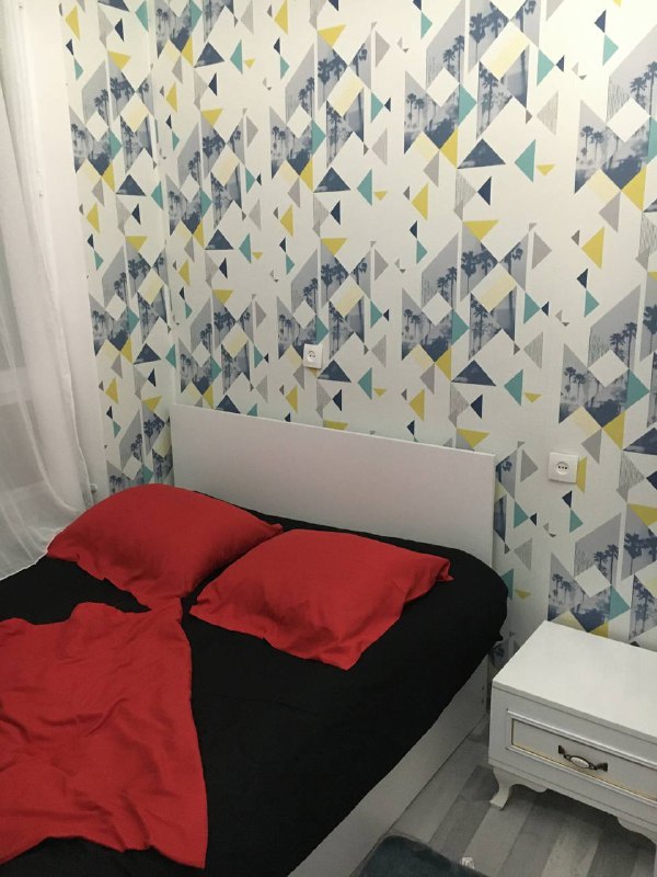 Двухдневный тур по горам подошёл к концу, было все очень красиво и компания отличная, только, ну очень уж много времени проводишь в машине за эти 2 дня, это переносится не так сложно благодаря красивым видам на протяжении всего пути. Вердикт : стоит!Поездка стоила 280 лари(5700 рублей, 100$), в цену входит трансфер, вино по желанию на всем пути, ночёвка в горах, ужин и завтрак, стол был разнообразный, но фото нет, увы.А пока я заехал в новую квартиру на неделю, и сделал пару снимков, детали про жильё напишу завтра, а так же сниму видео обзор.Двухдневный тур по горам подошёл к концу, было все очень красиво и компания отличная, только, ну очень уж много времени проводишь в машине за эти 2 дня, это переносится не так сложно благодаря красивым видам на протяжении всего пути. Вердикт : стоит!Поездка стоила 280 лари(5700 рублей, 100$), в цену входит трансфер, вино по желанию на всем пути, ночёвка в горах, ужин и завтрак, стол был разнообразный, но фото нет, увы.А пока я заехал в новую квартиру на неделю, и сделал пару снимков, детали про жильё напишу завтра, а так же сниму видео обзор.