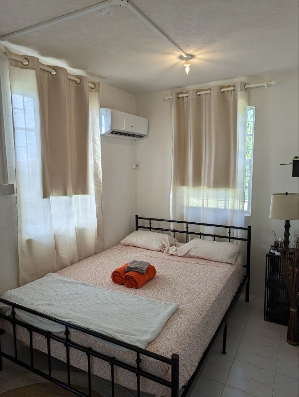 В общем добрался, дико устал, очень краткий пост, очень тепло, не так жарко из-за сильного ветра, так как остров посередине океана. Нужно отдохнуть и что-то ещё расскажу, а так деревня ухоженная, нужно сходить на пляж, пока так...В общем добрался, дико устал, очень краткий пост, очень тепло, не так жарко из-за сильного ветра, так как остров посередине океана. Нужно отдохнуть и что-то ещё расскажу, а так деревня ухоженная, нужно сходить на пляж, пока так...