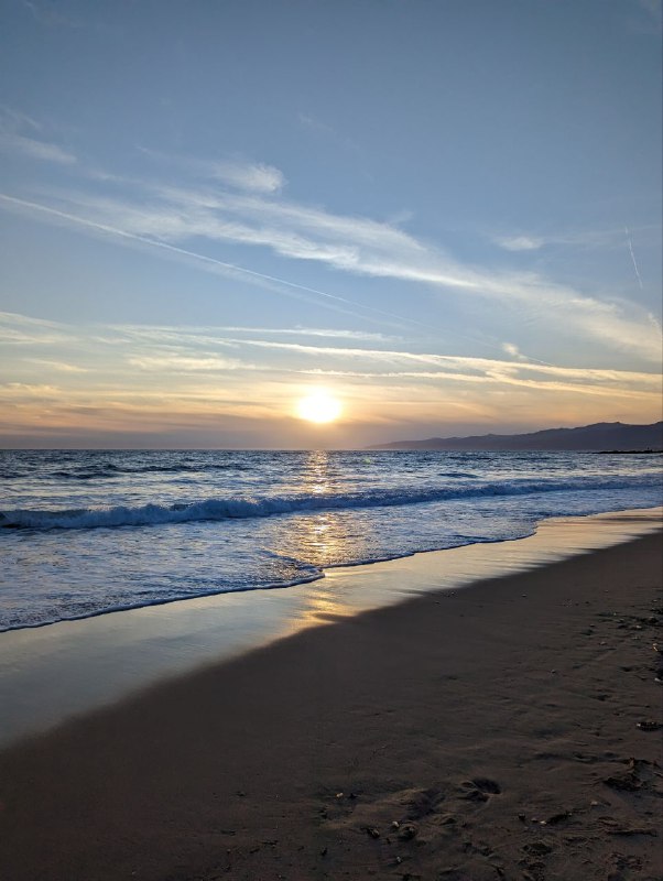 Йо, всем здорово, сегодня была небольшая прогулка по венису, это очень необычное место в котором пахнет постоянно травой и обитает много бездомных, слышал что присутствует криминал, но мелкий, могут вскрыть машину, но разбоя нет и ощущаешь себя спокойно и безопасно.Йо, всем здорово, сегодня была небольшая прогулка по венису, это очень необычное место в котором пахнет постоянно травой и обитает много бездомных, слышал что присутствует криминал, но мелкий, могут вскрыть машину, но разбоя нет и ощущаешь себя спокойно и безопасно.