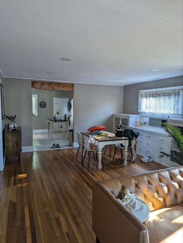 Всем привет, Скиталец снова на связи, так как понедельник выходной день в США, вчера вечером началось новое приключение, с двумя коллегами и собакой арендовали машину Audi Q3 и поехали в Трип. Пока только я был за рулём, пока мне очень нравится, хотя на автомате опыта не было, но оказалось довольно легко и руки быстро вспомнили навыки вождения и перестроились.Вчера вечером добрались до городка Fresno (настоящий middle of nowhere), но это самый большой населенный пункт поближе к основным нац паркам Калифорнии. Заночевали в Airbnb доме, я согласно режиму встал в 7 утра и жду всех остальных, поэтому выдался свободный час на отчёт, дом приятный, очень уютный, очень хочу жить в доме а не на квартире, а так же иметь тачку.Пока вот такое начало, так же из новостей сдал теоритическую часть экзамена на права, есть год чтобы сдать вождение, сложности в том что нужна машина с владельцем, но думаю решу, а так пока езжу по российским правам, год вроде как можно.Всем привет, Скиталец снова на связи, так как понедельник выходной день в США, вчера вечером началось новое приключение, с двумя коллегами и собакой арендовали машину Audi Q3 и поехали в Трип. Пока только я был за рулём, пока мне очень нравится, хотя на автомате опыта не было, но оказалось довольно легко и руки быстро вспомнили навыки вождения и перестроились.Вчера вечером добрались до городка Fresno (настоящий middle of nowhere), но это самый большой населенный пункт поближе к основным нац паркам Калифорнии. Заночевали в Airbnb доме, я согласно режиму встал в 7 утра и жду всех остальных, поэтому выдался свободный час на отчёт, дом приятный, очень уютный, очень хочу жить в доме а не на квартире, а так же иметь тачку.Пока вот такое начало, так же из новостей сдал теоритическую часть экзамена на права, есть год чтобы сдать вождение, сложности в том что нужна машина с владельцем, но думаю решу, а так пока езжу по российским правам, год вроде как можно.