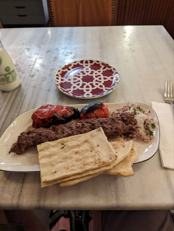 Маленький отчёт первого дня.Я решил добираться из аэропорта общественным транспортом, не то чтобы очень нужно было экономить, но подумал будет интересный опыт, к тому же у меня была на руках Istanbul Kart с балансом.Путь был долгий и с пересадками, но везде оплачивал одним проездным, очень удобно.1) На автобусе 1:202) На пароме мне кажется минут 30.Это самая клевая часть пути.3) И ещё столько же занял трамвай и остаток пути пешком до жилья, которое снял на аирбнб.К моменту когда доехал, я настолько устал, что уже хотел обратно в привычный не суетной Инеш или Батуми, которые стал привычным. Так же выкинуть весь лишний хлам, чтобы передвигаться только с одним рюкзаком, как в старые добрые, может к этому вернусь на днях.Я помылся, отдохнул и отпустило и пошел в город, гулять и есть.Маленький отчёт первого дня.Я решил добираться из аэропорта общественным транспортом, не то чтобы очень нужно было экономить, но подумал будет интересный опыт, к тому же у меня была на руках Istanbul Kart с балансом.Путь был долгий и с пересадками, но везде оплачивал одним проездным, очень удобно.1) На автобусе 1:202) На пароме мне кажется минут 30.Это самая клевая часть пути.3) И ещё столько же занял трамвай и остаток пути пешком до жилья, которое снял на аирбнб.К моменту когда доехал, я настолько устал, что уже хотел обратно в привычный не суетной Инеш или Батуми, которые стал привычным. Так же выкинуть весь лишний хлам, чтобы передвигаться только с одним рюкзаком, как в старые добрые, может к этому вернусь на днях.Я помылся, отдохнул и отпустило и пошел в город, гулять и есть.