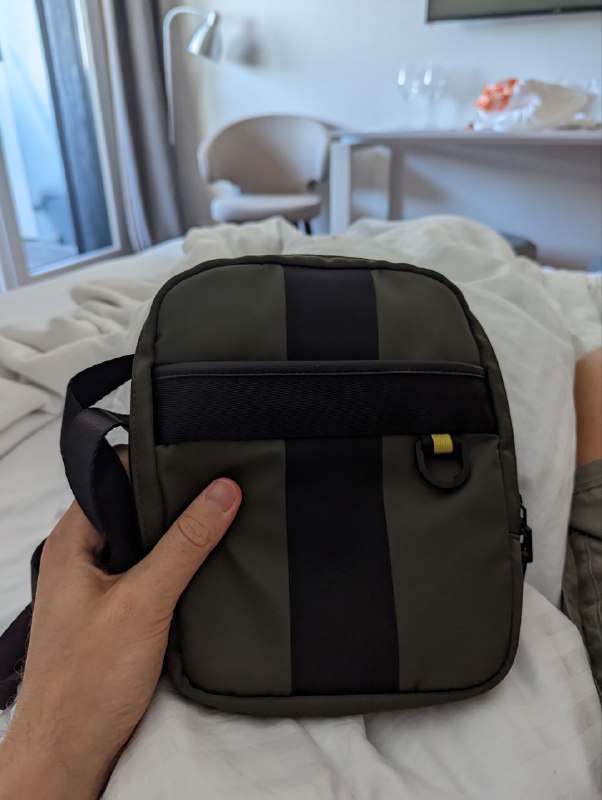 Ещё от рюкзака передний отдел отцепляется и может использоваться как барсеткаЕщё от рюкзака передний отдел отцепляется и может использоваться как барсетка