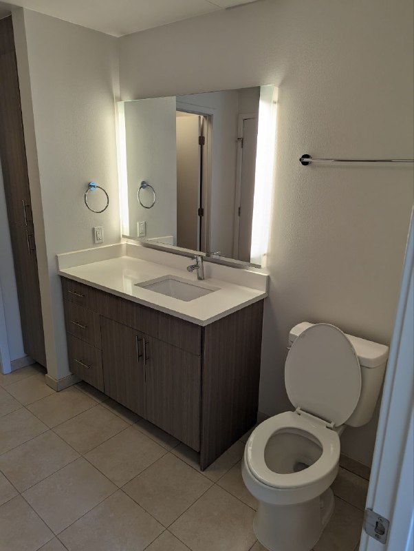 Всем привет, маленькие новости.SSN дошел, решился вопрос по квартире, забрал ключи  сегодня, жду матрас и кровать, решил купить новые только их, все остальное для обстановки квартиры планирую покупать через Фейсбук маркетплейс (Аля Авито), что-то там можно забрать вовсе бесплатно, так как тут люди часто переезжают и в конце аренды ты обязан вернуть квартиру в таком же пустом состоянии, как и брал, поэтому можно найти много хороших вещей, либо бесплатная либо брендовые вещи по цене Икеи и тд.Рад что тут газ, можно разгуляться при готовке.Пытался перевести максимально выгодно сюда деньги из грузинского банка, но вестерн Юнион застрял, поэтому возможно придется ехать в грузию, чтобы вернуть деньги, но посмотрим.Всем привет, маленькие новости.SSN дошел, решился вопрос по квартире, забрал ключи  сегодня, жду матрас и кровать, решил купить новые только их, все остальное для обстановки квартиры планирую покупать через Фейсбук маркетплейс (Аля Авито), что-то там можно забрать вовсе бесплатно, так как тут люди часто переезжают и в конце аренды ты обязан вернуть квартиру в таком же пустом состоянии, как и брал, поэтому можно найти много хороших вещей, либо бесплатная либо брендовые вещи по цене Икеи и тд.Рад что тут газ, можно разгуляться при готовке.Пытался перевести максимально выгодно сюда деньги из грузинского банка, но вестерн Юнион застрял, поэтому возможно придется ехать в грузию, чтобы вернуть деньги, но посмотрим.