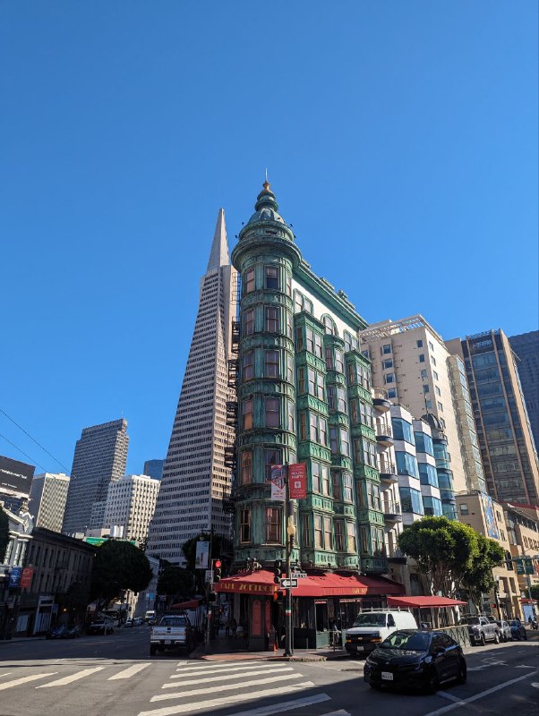 В общем первый день гуляний в процессе, уже масса впечатлений, город очень прикольный за счёт перепадов высот, но ходить конечно устаешь, но благо всегда можно остановиться и почилить в тени.Хоть у нас и тачка не неделю, по самому городу я решил передвигаться общественным транспортом и больше ходить, так дешевле и не паришься о парковках и более мобильный, уже опробовал автобус и метро, пока все цивильно, правда в метро накурено и сигаретами и травой.По поводу выбора, я после двух дней размышлений пока склоняюсь к варианту активной подготовки к собеседованиям, порешать leet code, вылизать резюме, потренироваться во всех аспектах, глобально ничего от этого не теряю, а приобрету лишь опыт, и это будет лучше если я все же найду новую работу и после пару месяцев, приму уже осознанное решение об уезде и взятие gap year, если все таки нужно будет. А так очень хочется посмотреть на процессы работы в больших компаниях, поэтому пока так ;)Ну в крайнем случае gap year устрою если ничего не успею найти за 3 месяца и уеду в чиповую страну.В общем первый день гуляний в процессе, уже масса впечатлений, город очень прикольный за счёт перепадов высот, но ходить конечно устаешь, но благо всегда можно остановиться и почилить в тени.Хоть у нас и тачка не неделю, по самому городу я решил передвигаться общественным транспортом и больше ходить, так дешевле и не паришься о парковках и более мобильный, уже опробовал автобус и метро, пока все цивильно, правда в метро накурено и сигаретами и травой.По поводу выбора, я после двух дней размышлений пока склоняюсь к варианту активной подготовки к собеседованиям, порешать leet code, вылизать резюме, потренироваться во всех аспектах, глобально ничего от этого не теряю, а приобрету лишь опыт, и это будет лучше если я все же найду новую работу и после пару месяцев, приму уже осознанное решение об уезде и взятие gap year, если все таки нужно будет. А так очень хочется посмотреть на процессы работы в больших компаниях, поэтому пока так ;)Ну в крайнем случае gap year устрою если ничего не успею найти за 3 месяца и уеду в чиповую страну.