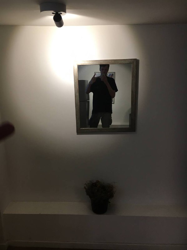 Хата из аирбнб, за 38 $ в сутки, снята только на неделю, ради расположения, но помещение раньше было явно нежилое, рядом обычный подъезд, а в неё отдельная дверь. На фото на аирбнб была лучше, а вид во двор тут максимально грустный, на внутреннюю асфальтную парковку многоэтажки.Хата из аирбнб, за 38 $ в сутки, снята только на неделю, ради расположения, но помещение раньше было явно нежилое, рядом обычный подъезд, а в неё отдельная дверь. На фото на аирбнб была лучше, а вид во двор тут максимально грустный, на внутреннюю асфальтную парковку многоэтажки.