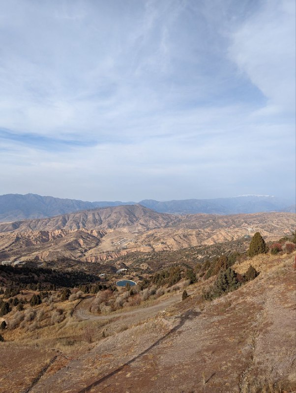 Приехали в Амирсой, нам повезло с погодой, сегодня было очень тепло и безветренно.Это новый горнолыжный курорт, который построили пару лет назад, если буду в Ташкенте зимой обязательно приеду покататься.Ну горы это горы, хороши как всегда.Приехали в Амирсой, нам повезло с погодой, сегодня было очень тепло и безветренно.Это новый горнолыжный курорт, который построили пару лет назад, если буду в Ташкенте зимой обязательно приеду покататься.Ну горы это горы, хороши как всегда.