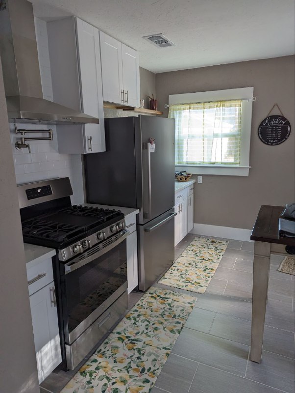 Всем привет, Скиталец снова на связи, так как понедельник выходной день в США, вчера вечером началось новое приключение, с двумя коллегами и собакой арендовали машину Audi Q3 и поехали в Трип. Пока только я был за рулём, пока мне очень нравится, хотя на автомате опыта не было, но оказалось довольно легко и руки быстро вспомнили навыки вождения и перестроились.Вчера вечером добрались до городка Fresno (настоящий middle of nowhere), но это самый большой населенный пункт поближе к основным нац паркам Калифорнии. Заночевали в Airbnb доме, я согласно режиму встал в 7 утра и жду всех остальных, поэтому выдался свободный час на отчёт, дом приятный, очень уютный, очень хочу жить в доме а не на квартире, а так же иметь тачку.Пока вот такое начало, так же из новостей сдал теоритическую часть экзамена на права, есть год чтобы сдать вождение, сложности в том что нужна машина с владельцем, но думаю решу, а так пока езжу по российским правам, год вроде как можно.Всем привет, Скиталец снова на связи, так как понедельник выходной день в США, вчера вечером началось новое приключение, с двумя коллегами и собакой арендовали машину Audi Q3 и поехали в Трип. Пока только я был за рулём, пока мне очень нравится, хотя на автомате опыта не было, но оказалось довольно легко и руки быстро вспомнили навыки вождения и перестроились.Вчера вечером добрались до городка Fresno (настоящий middle of nowhere), но это самый большой населенный пункт поближе к основным нац паркам Калифорнии. Заночевали в Airbnb доме, я согласно режиму встал в 7 утра и жду всех остальных, поэтому выдался свободный час на отчёт, дом приятный, очень уютный, очень хочу жить в доме а не на квартире, а так же иметь тачку.Пока вот такое начало, так же из новостей сдал теоритическую часть экзамена на права, есть год чтобы сдать вождение, сложности в том что нужна машина с владельцем, но думаю решу, а так пока езжу по российским правам, год вроде как можно.