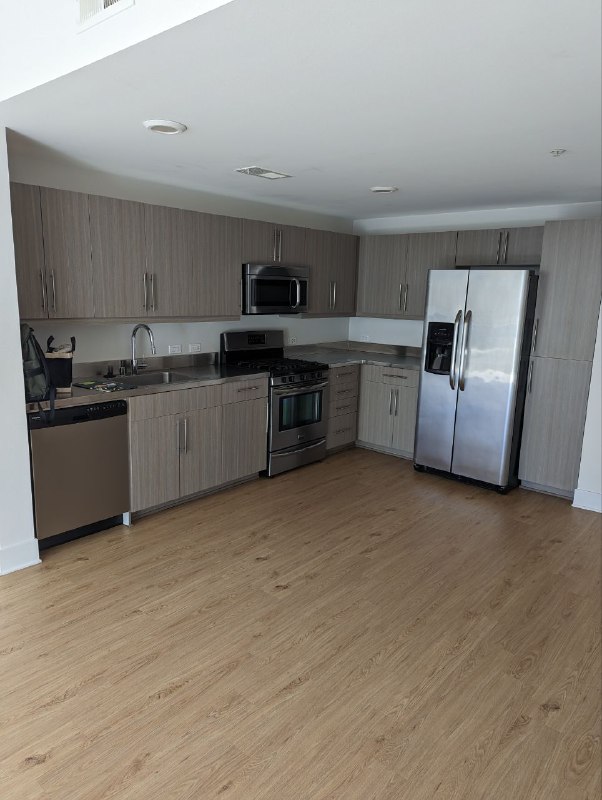 Всем привет, маленькие новости.SSN дошел, решился вопрос по квартире, забрал ключи  сегодня, жду матрас и кровать, решил купить новые только их, все остальное для обстановки квартиры планирую покупать через Фейсбук маркетплейс (Аля Авито), что-то там можно забрать вовсе бесплатно, так как тут люди часто переезжают и в конце аренды ты обязан вернуть квартиру в таком же пустом состоянии, как и брал, поэтому можно найти много хороших вещей, либо бесплатная либо брендовые вещи по цене Икеи и тд.Рад что тут газ, можно разгуляться при готовке.Пытался перевести максимально выгодно сюда деньги из грузинского банка, но вестерн Юнион застрял, поэтому возможно придется ехать в грузию, чтобы вернуть деньги, но посмотрим.Всем привет, маленькие новости.SSN дошел, решился вопрос по квартире, забрал ключи  сегодня, жду матрас и кровать, решил купить новые только их, все остальное для обстановки квартиры планирую покупать через Фейсбук маркетплейс (Аля Авито), что-то там можно забрать вовсе бесплатно, так как тут люди часто переезжают и в конце аренды ты обязан вернуть квартиру в таком же пустом состоянии, как и брал, поэтому можно найти много хороших вещей, либо бесплатная либо брендовые вещи по цене Икеи и тд.Рад что тут газ, можно разгуляться при готовке.Пытался перевести максимально выгодно сюда деньги из грузинского банка, но вестерн Юнион застрял, поэтому возможно придется ехать в грузию, чтобы вернуть деньги, но посмотрим.