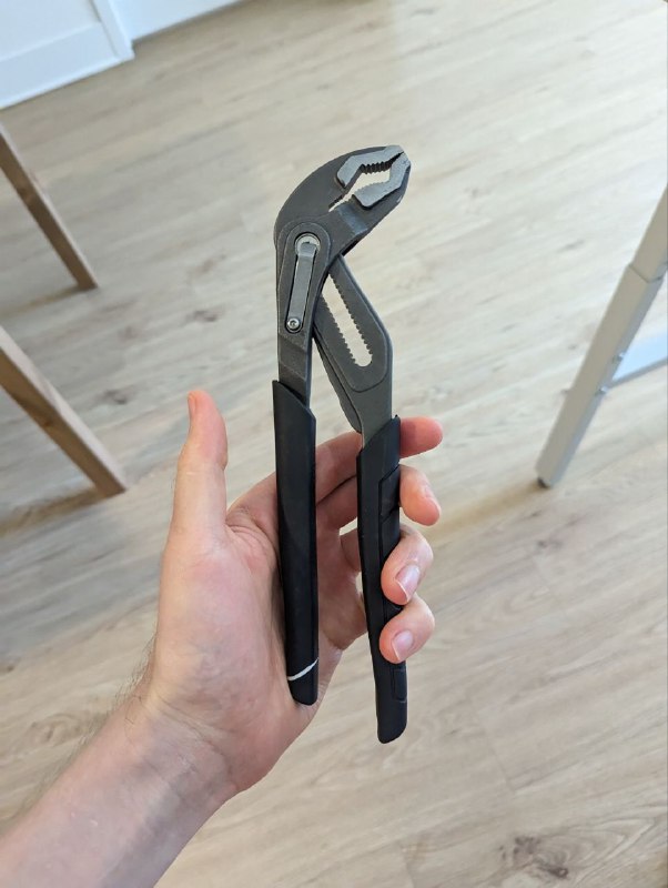 Всем привет, я жив, держу в курсе, как-то загружен пока, поэтому редко выхожу на связь.Из интересного, вчера столкнулся с засором трубы, не стоило конечно такое количество листов капусты засовывать в измельчитель отходов в раковине, но ничего, сходил купил ёршик 5 метровый, разобрал трубы, пробил слив, прочистил, собрал обратно и затянул как следует, для этого купил ключ. Все вышло в 20 баксов, и магазин был рядом, так что все сложилось хорошо и своевременно. Боюсь представить сколько стоил бы вызов сантехника и скокло времени потратил бы.А так, пришел к идеальному режиму, ложусь спать часов в 10, встаю в 7 утра всегда, даже в выходные, готовлю, ем строго 3 раза +- в одно и то же время, нет никаких перепадов настроения при таком режиме, от слова совсем, и продуктивность на высоте.Как-то так, всем пис, скоро будут новости.Всем привет, я жив, держу в курсе, как-то загружен пока, поэтому редко выхожу на связь.Из интересного, вчера столкнулся с засором трубы, не стоило конечно такое количество листов капусты засовывать в измельчитель отходов в раковине, но ничего, сходил купил ёршик 5 метровый, разобрал трубы, пробил слив, прочистил, собрал обратно и затянул как следует, для этого купил ключ. Все вышло в 20 баксов, и магазин был рядом, так что все сложилось хорошо и своевременно. Боюсь представить сколько стоил бы вызов сантехника и скокло времени потратил бы.А так, пришел к идеальному режиму, ложусь спать часов в 10, встаю в 7 утра всегда, даже в выходные, готовлю, ем строго 3 раза +- в одно и то же время, нет никаких перепадов настроения при таком режиме, от слова совсем, и продуктивность на высоте.Как-то так, всем пис, скоро будут новости.