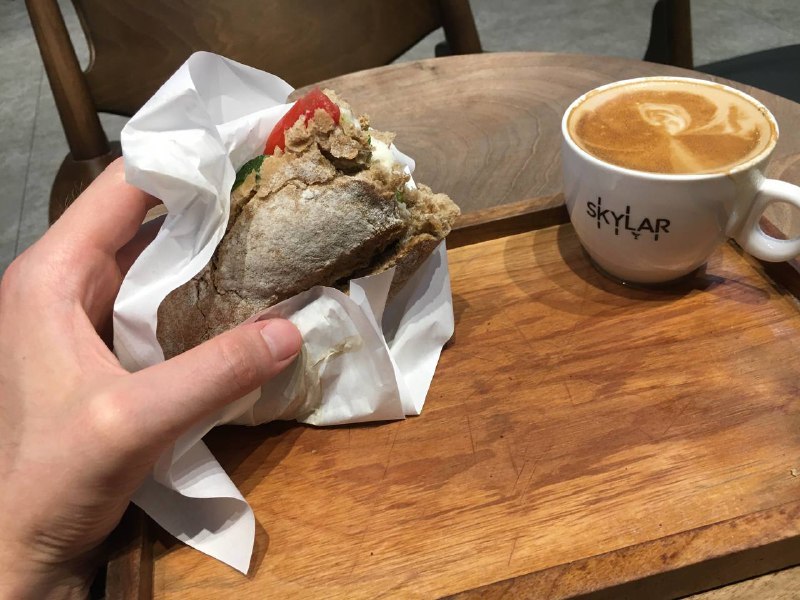 Во время пересадки в Стамбуле, было потрачено около 22 долларов4$ - iced latte в старбаксе12.40$ - сандвич с Фетой и латте6 евро - безлимит интернета на суткиВо время пересадки в Стамбуле, было потрачено около 22 долларов4$ - iced latte в старбаксе12.40$ - сандвич с Фетой и латте6 евро - безлимит интернета на сутки