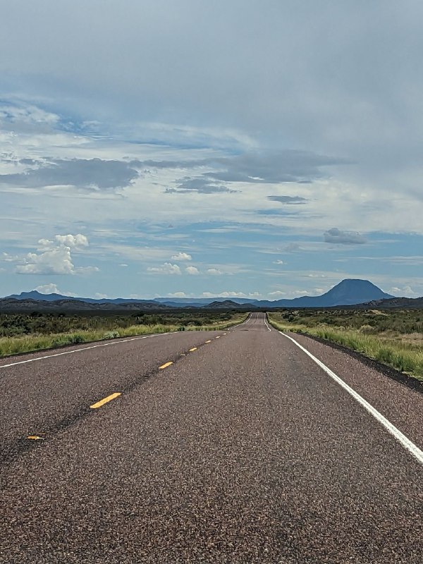 Сегодняшний день завершился стейками и кукурузой на гриле посреди пустыни, в национальном парке Big Bend, что в Техасе, практически на границе с Мексикой!Попытайтесь представить обстановку по моему описанию, так как темень кругом и камера не передаст в любом случае.32 градуса тепла, ты сидишь посреди пустыни, очень теплый воздух хоть как-то спасает тебя от духоты, небо затянуто облаками, через которые еле пробиваются лучи огромной луны, а тем временем на горизонте, освещая буквально на миг силуэты гор, сверкают молнии без грома, а ты утопаешь в своих мыслях...Сегодняшний день завершился стейками и кукурузой на гриле посреди пустыни, в национальном парке Big Bend, что в Техасе, практически на границе с Мексикой!Попытайтесь представить обстановку по моему описанию, так как темень кругом и камера не передаст в любом случае.32 градуса тепла, ты сидишь посреди пустыни, очень теплый воздух хоть как-то спасает тебя от духоты, небо затянуто облаками, через которые еле пробиваются лучи огромной луны, а тем временем на горизонте, освещая буквально на миг силуэты гор, сверкают молнии без грома, а ты утопаешь в своих мыслях...