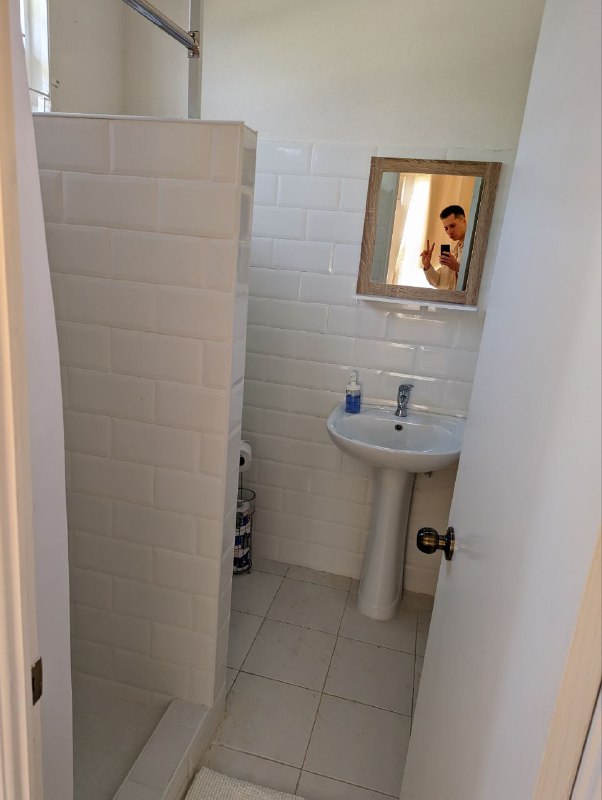 В общем добрался, дико устал, очень краткий пост, очень тепло, не так жарко из-за сильного ветра, так как остров посередине океана. Нужно отдохнуть и что-то ещё расскажу, а так деревня ухоженная, нужно сходить на пляж, пока так...В общем добрался, дико устал, очень краткий пост, очень тепло, не так жарко из-за сильного ветра, так как остров посередине океана. Нужно отдохнуть и что-то ещё расскажу, а так деревня ухоженная, нужно сходить на пляж, пока так...