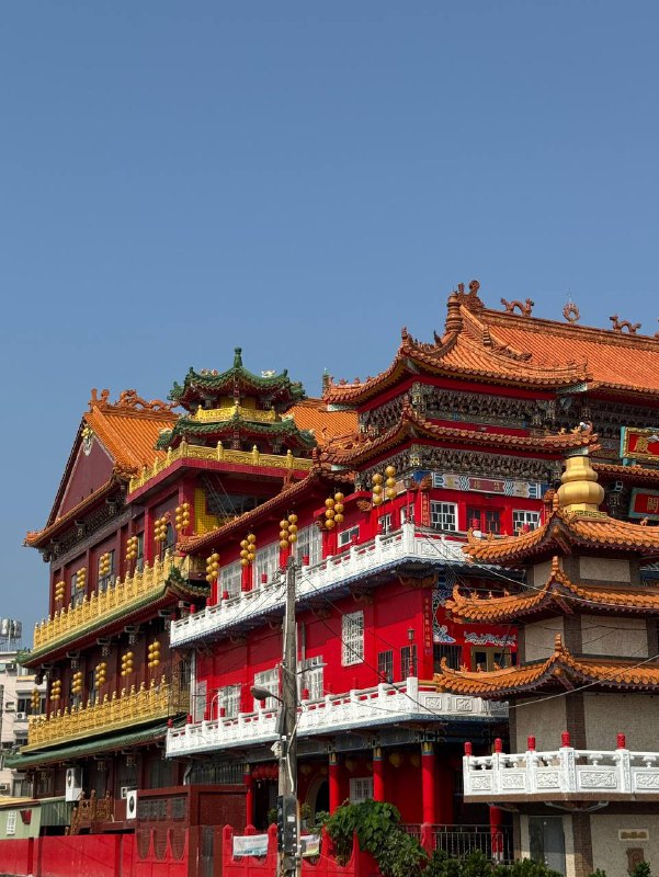 Всем привет, издаю признаки жизни! Сходил сегодня с утра в ближайшую достопримечательность, начал путь пешком, пройдя 20 минут, понял что уже жарко и сел на велосипед, это еще 30 минут, на нем хотя бы ветерок обдувает.Из дома я вышел в 9:30, к тому времени солнце уже поднимается, и утренние 20 градусов превращаются в 30 в пике дня. Осознал что в жизни, почти всегда, я посещал достопримечательности, либо катал на природу только компанией, сейчас учусь прививать себе регулярные поездки по новым интересными местам в одиночку, приходится буквально садиться, гуглить что можно посетить, планировать когда и заставлять себя туда ехать, очень непривычно после вылазок за компанию, к тому же и инициатором я почти никогда не был. Поправил режим сна, питание и ввел ежедневные утренние прогулки и ожил, спустя месяц затворничества и абсолютной разбитости.Пока как то так, по поводу поездок, начал с ближайшего и простейшего, но планирую еще много куда, так что буду на связи, всем хорошего дня!Всем привет, издаю признаки жизни! Сходил сегодня с утра в ближайшую достопримечательность, начал путь пешком, пройдя 20 минут, понял что уже жарко и сел на велосипед, это еще 30 минут, на нем хотя бы ветерок обдувает.Из дома я вышел в 9:30, к тому времени солнце уже поднимается, и утренние 20 градусов превращаются в 30 в пике дня. Осознал что в жизни, почти всегда, я посещал достопримечательности, либо катал на природу только компанией, сейчас учусь прививать себе регулярные поездки по новым интересными местам в одиночку, приходится буквально садиться, гуглить что можно посетить, планировать когда и заставлять себя туда ехать, очень непривычно после вылазок за компанию, к тому же и инициатором я почти никогда не был. Поправил режим сна, питание и ввел ежедневные утренние прогулки и ожил, спустя месяц затворничества и абсолютной разбитости.Пока как то так, по поводу поездок, начал с ближайшего и простейшего, но планирую еще много куда, так что буду на связи, всем хорошего дня!