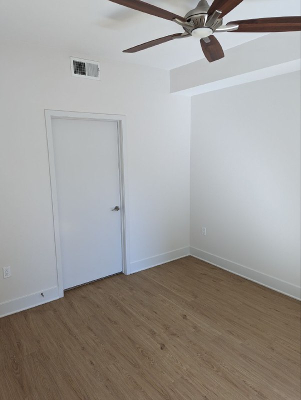 Всем привет, маленькие новости.SSN дошел, решился вопрос по квартире, забрал ключи  сегодня, жду матрас и кровать, решил купить новые только их, все остальное для обстановки квартиры планирую покупать через Фейсбук маркетплейс (Аля Авито), что-то там можно забрать вовсе бесплатно, так как тут люди часто переезжают и в конце аренды ты обязан вернуть квартиру в таком же пустом состоянии, как и брал, поэтому можно найти много хороших вещей, либо бесплатная либо брендовые вещи по цене Икеи и тд.Рад что тут газ, можно разгуляться при готовке.Пытался перевести максимально выгодно сюда деньги из грузинского банка, но вестерн Юнион застрял, поэтому возможно придется ехать в грузию, чтобы вернуть деньги, но посмотрим.Всем привет, маленькие новости.SSN дошел, решился вопрос по квартире, забрал ключи  сегодня, жду матрас и кровать, решил купить новые только их, все остальное для обстановки квартиры планирую покупать через Фейсбук маркетплейс (Аля Авито), что-то там можно забрать вовсе бесплатно, так как тут люди часто переезжают и в конце аренды ты обязан вернуть квартиру в таком же пустом состоянии, как и брал, поэтому можно найти много хороших вещей, либо бесплатная либо брендовые вещи по цене Икеи и тд.Рад что тут газ, можно разгуляться при готовке.Пытался перевести максимально выгодно сюда деньги из грузинского банка, но вестерн Юнион застрял, поэтому возможно придется ехать в грузию, чтобы вернуть деньги, но посмотрим.