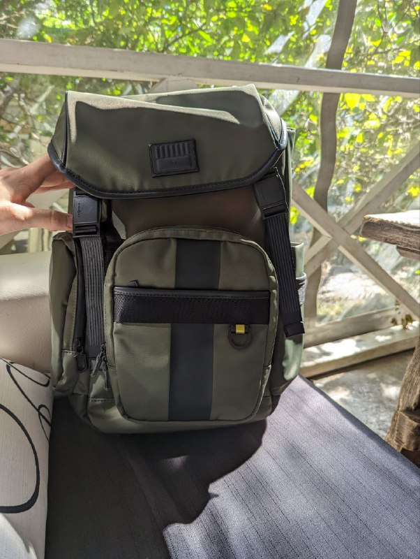 Всем привет, сегодня приятный нежаркий выходной в Батуми. Ходил по делам, погулял, немного пофоткал. В тени очень комфортно. Сильная жара спала после нескольких дней дождя.Нашел уютный ресторанчик, выглядит красиво, отзывы хорошие.Deliria