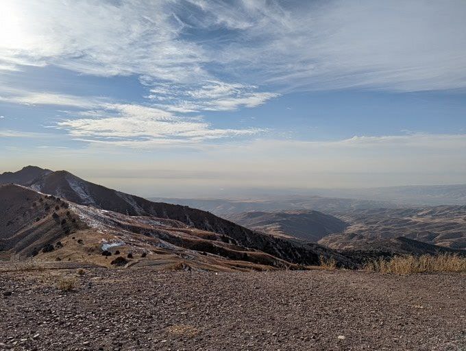 Приехали в Амирсой, нам повезло с погодой, сегодня было очень тепло и безветренно.Это новый горнолыжный курорт, который построили пару лет назад, если буду в Ташкенте зимой обязательно приеду покататься.Ну горы это горы, хороши как всегда.Приехали в Амирсой, нам повезло с погодой, сегодня было очень тепло и безветренно.Это новый горнолыжный курорт, который построили пару лет назад, если буду в Ташкенте зимой обязательно приеду покататься.Ну горы это горы, хороши как всегда.