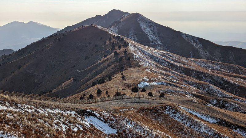Приехали в Амирсой, нам повезло с погодой, сегодня было очень тепло и безветренно.Это новый горнолыжный курорт, который построили пару лет назад, если буду в Ташкенте зимой обязательно приеду покататься.Ну горы это горы, хороши как всегда.Приехали в Амирсой, нам повезло с погодой, сегодня было очень тепло и безветренно.Это новый горнолыжный курорт, который построили пару лет назад, если буду в Ташкенте зимой обязательно приеду покататься.Ну горы это горы, хороши как всегда.