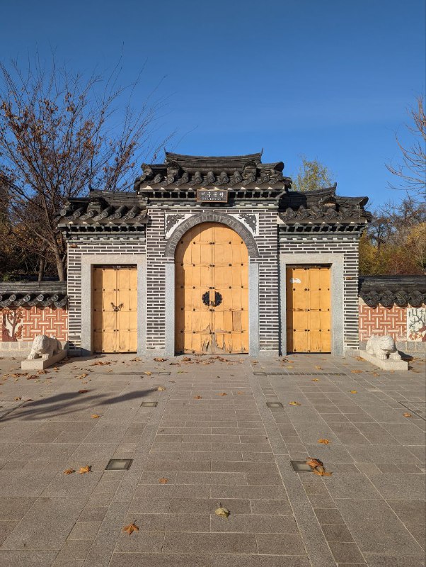 Всем привет.Говорят наступила зима, тут пока не ощущается, зелень пока ещё есть, хоть и листва желтеет и опадает.По новостям, записался на приём в посольство на 28 декабря на Барбадосе, о боги, кто бы мог подумать, что я когда нибудь побываю на карибских островах, вспоминаются зимние холодные вечера в детстве, когда пересматривали в очередной раз пиратов Карибского моря.Поэтому и выезжать нужно чуть заранее, билеты куплены, выбрал самый оптимальный маршрут, как по времени, так и по цене, Ташкент - Стамбул - Панама, с короткой пересадкой (1.5 часа) в Стамбуле и ночёвкой в аэропорту Панамы и с утра уже до Барбадоса.Была бы европейская виза, можно было бы подобрать более интересный маршрут, но не в этот раз...Я уже успел привыкнуть к ташкенту, к людям, общению, погоде и вот снова все меняется, но ничего, поглядим чем это обернется.Из неприятных новостей банки корреспонденты стали останавливать Swift переводы на грузинские счета россиян, столкнулись многие знакомые как и я, поэтому буду размораживать армянское ИП. Всем мира!!!Всем привет.Говорят наступила зима, тут пока не ощущается, зелень пока ещё есть, хоть и листва желтеет и опадает.По новостям, записался на приём в посольство на 28 декабря на Барбадосе, о боги, кто бы мог подумать, что я когда нибудь побываю на карибских островах, вспоминаются зимние холодные вечера в детстве, когда пересматривали в очередной раз пиратов Карибского моря.Поэтому и выезжать нужно чуть заранее, билеты куплены, выбрал самый оптимальный маршрут, как по времени, так и по цене, Ташкент - Стамбул - Панама, с короткой пересадкой (1.5 часа) в Стамбуле и ночёвкой в аэропорту Панамы и с утра уже до Барбадоса.Была бы европейская виза, можно было бы подобрать более интересный маршрут, но не в этот раз...Я уже успел привыкнуть к ташкенту, к людям, общению, погоде и вот снова все меняется, но ничего, поглядим чем это обернется.Из неприятных новостей банки корреспонденты стали останавливать Swift переводы на грузинские счета россиян, столкнулись многие знакомые как и я, поэтому буду размораживать армянское ИП. Всем мира!!!