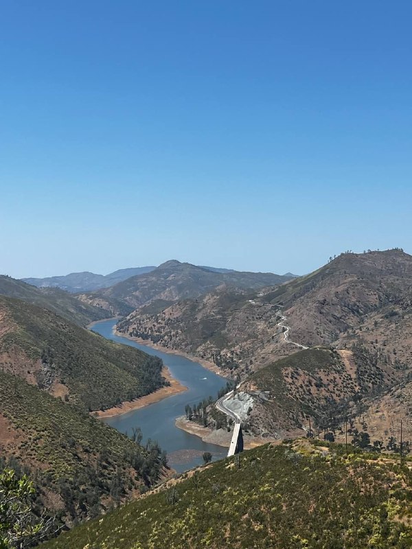 На следующий день мы поехали к красотам, виды так часто менялись, что не успевали фотографировать. Под вечер добрались к озеру Tahoe, сделали кофе на природе, используя ручную кофемолку, аэропресс и газовую горелку, а после заката уже направились к новому ночлегу, это был мини дом, было забавно)На следующий день мы поехали к красотам, виды так часто менялись, что не успевали фотографировать. Под вечер добрались к озеру Tahoe, сделали кофе на природе, используя ручную кофемолку, аэропресс и газовую горелку, а после заката уже направились к новому ночлегу, это был мини дом, было забавно)