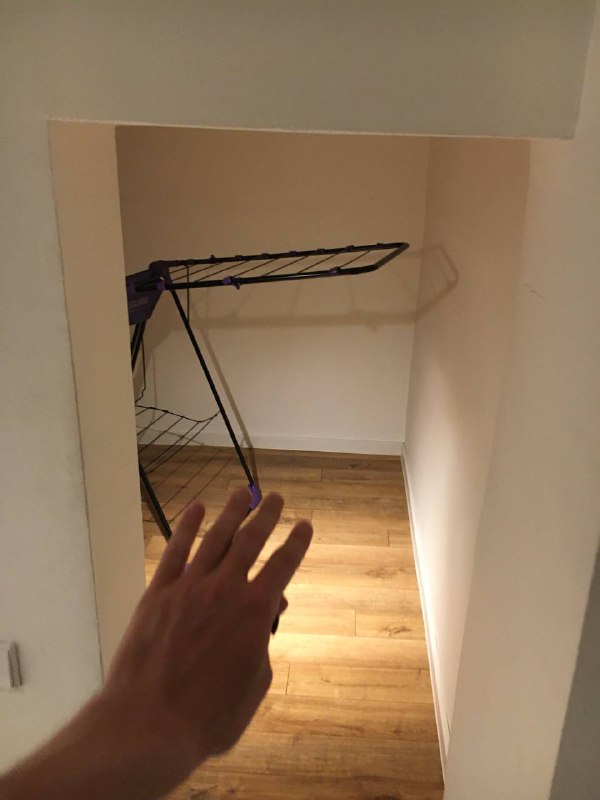 Хата из аирбнб, за 38 $ в сутки, снята только на неделю, ради расположения, но помещение раньше было явно нежилое, рядом обычный подъезд, а в неё отдельная дверь. На фото на аирбнб была лучше, а вид во двор тут максимально грустный, на внутреннюю асфальтную парковку многоэтажки.Хата из аирбнб, за 38 $ в сутки, снята только на неделю, ради расположения, но помещение раньше было явно нежилое, рядом обычный подъезд, а в неё отдельная дверь. На фото на аирбнб была лучше, а вид во двор тут максимально грустный, на внутреннюю асфальтную парковку многоэтажки.