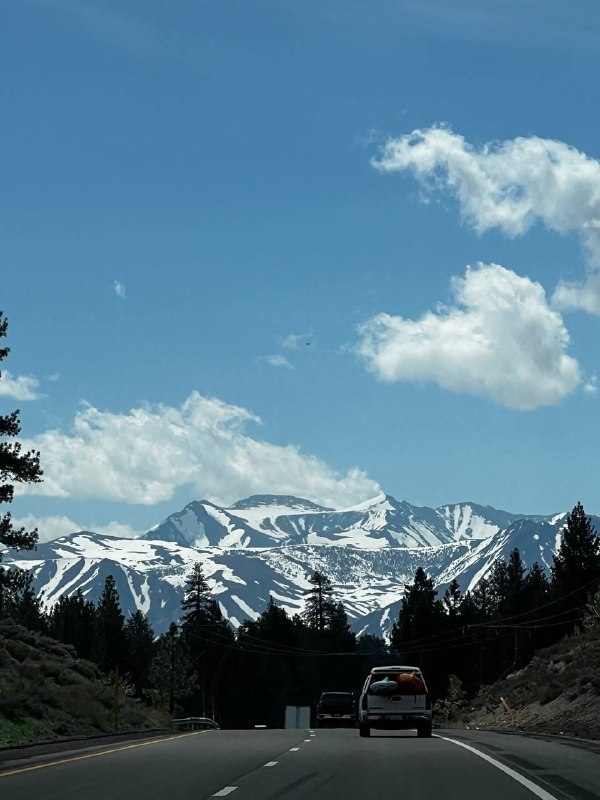 А на третий день мы направились в сторону дома посетив Долину смерти, дорога была долгой но интересной, получил от дорожного путешествия именно то что и хотел: очень красивые виды и уверенность от вождения, можно идти сдавать теорию)Суммарно наш маршрут занял примерно 1600км за 2 дня, я был все время за рулём, очень легко перенес, так как хорошие дороги, адекватное вождения и машина была современная и удобная. Ещё из интересного, что природа так сильно менялась в рамках одного штата, от лугов до пустынь и гор со снегом, великолепно.Эта поездка стала доказательством необходимости машины и возможно после окончания срока аренды в этом месте я возьму тачку и поеду в Трип по стране, останавливаясь в разных местах на разное время без долгосрочной аренды.Все заявления про то что в стране очень развитая инфраструктура для внутреннего туризма абсолютная правда.Всем хорошего дня)А на третий день мы направились в сторону дома посетив Долину смерти, дорога была долгой но интересной, получил от дорожного путешествия именно то что и хотел: очень красивые виды и уверенность от вождения, можно идти сдавать теорию)Суммарно наш маршрут занял примерно 1600км за 2 дня, я был все время за рулём, очень легко перенес, так как хорошие дороги, адекватное вождения и машина была современная и удобная. Ещё из интересного, что природа так сильно менялась в рамках одного штата, от лугов до пустынь и гор со снегом, великолепно.Эта поездка стала доказательством необходимости машины и возможно после окончания срока аренды в этом месте я возьму тачку и поеду в Трип по стране, останавливаясь в разных местах на разное время без долгосрочной аренды.Все заявления про то что в стране очень развитая инфраструктура для внутреннего туризма абсолютная правда.Всем хорошего дня)