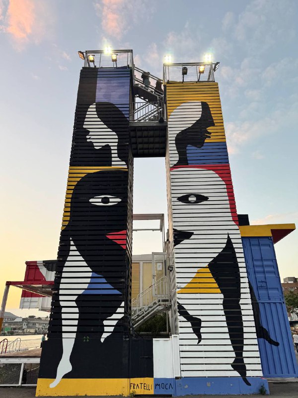 Доброе утро!Пишу вам письмо из Тайваня, снова. Улетел как и планировал первого января, долетел вечером второго, из-за передоза общения за месяц нахождения в России, по приезду не выходил из дома 5 дней, плохо спал и плохо ел. Но снова пришел в себя и успел прогуляться по вечернему Гаосюну, по моему самому любимому и современному району, вблизи порта, покатался на речной прогулочной лодочке, снова местная прописка пригодилась, заплатил 100 NTD (3$) вместо 150 NTD (4.5$), как резидент Гаосюна, так же поснимал чуть видов.Отчет по России: успел решить все документальные вопросы, получил второй загранник, международные права, перевел аттестат с дипломом, отчитался о получении ВНЖ иностранного гос-ва, спасибо Сереге за напоминание. Так же выполнил ряд медицинских задач, почти всех повидал кого хотел, в общем очень плодотворная поездка получилась.Кстати я не упомянул ранее о прохождении границы, а это было самое страшное чего я боялся, что будут кошмарить, а при въезде в Россию он лишь спросил 