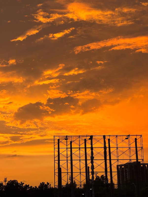 Всем привет! Коротенькое включение, ибо хорошие новости.В итоге виза в НЗ была одобрена, к тому же оказалось что дата начала плавающая, главное заехать в страну до середины декабря и с момента въезда она будет действительна еще 4 месяца. Изначально я планировал начать обучения 29 сентября, но из-за позднего ответа по визе не смог толком приготовиться и перенес дату начала обучения на начала ноября, так что спокойно смогу завершить дела тут, да и билет дешевле, в итоге лечу китайцами с одной пересадкой в Шанхае за 410$ (с выбором мест у аварийного выхода с extra space для ног, вышло примерно 530$)в одну сторону.Так же я в процессе съезда с квартиры, по традиции видео румтур будет после съезда, все крупные вещи были уже проданы, в понедельник переезжаю в AirBNB комнату в центре города.Всем добра и чуть фоточек из Тайваня/Таиланда.Всем привет! Коротенькое включение, ибо хорошие новости.В итоге виза в НЗ была одобрена, к тому же оказалось что дата начала плавающая, главное заехать в страну до середины декабря и с момента въезда она будет действительна еще 4 месяца. Изначально я планировал начать обучения 29 сентября, но из-за позднего ответа по визе не смог толком приготовиться и перенес дату начала обучения на начала ноября, так что спокойно смогу завершить дела тут, да и билет дешевле, в итоге лечу китайцами с одной пересадкой в Шанхае за 410$ (с выбором мест у аварийного выхода с extra space для ног, вышло примерно 530$)в одну сторону.Так же я в процессе съезда с квартиры, по традиции видео румтур будет после съезда, все крупные вещи были уже проданы, в понедельник переезжаю в AirBNB комнату в центре города.Всем добра и чуть фоточек из Тайваня/Таиланда.