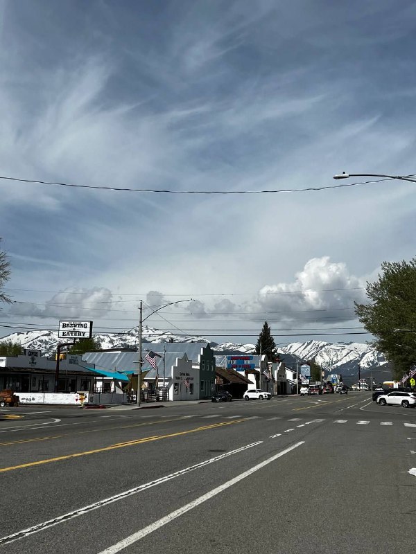 А на третий день мы направились в сторону дома посетив Долину смерти, дорога была долгой но интересной, получил от дорожного путешествия именно то что и хотел: очень красивые виды и уверенность от вождения, можно идти сдавать теорию)Суммарно наш маршрут занял примерно 1600км за 2 дня, я был все время за рулём, очень легко перенес, так как хорошие дороги, адекватное вождения и машина была современная и удобная. Ещё из интересного, что природа так сильно менялась в рамках одного штата, от лугов до пустынь и гор со снегом, великолепно.Эта поездка стала доказательством необходимости машины и возможно после окончания срока аренды в этом месте я возьму тачку и поеду в Трип по стране, останавливаясь в разных местах на разное время без долгосрочной аренды.Все заявления про то что в стране очень развитая инфраструктура для внутреннего туризма абсолютная правда.Всем хорошего дня)А на третий день мы направились в сторону дома посетив Долину смерти, дорога была долгой но интересной, получил от дорожного путешествия именно то что и хотел: очень красивые виды и уверенность от вождения, можно идти сдавать теорию)Суммарно наш маршрут занял примерно 1600км за 2 дня, я был все время за рулём, очень легко перенес, так как хорошие дороги, адекватное вождения и машина была современная и удобная. Ещё из интересного, что природа так сильно менялась в рамках одного штата, от лугов до пустынь и гор со снегом, великолепно.Эта поездка стала доказательством необходимости машины и возможно после окончания срока аренды в этом месте я возьму тачку и поеду в Трип по стране, останавливаясь в разных местах на разное время без долгосрочной аренды.Все заявления про то что в стране очень развитая инфраструктура для внутреннего туризма абсолютная правда.Всем хорошего дня)