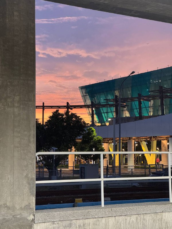 Всем привет! Коротенькое включение, ибо хорошие новости.В итоге виза в НЗ была одобрена, к тому же оказалось что дата начала плавающая, главное заехать в страну до середины декабря и с момента въезда она будет действительна еще 4 месяца. Изначально я планировал начать обучения 29 сентября, но из-за позднего ответа по визе не смог толком приготовиться и перенес дату начала обучения на начала ноября, так что спокойно смогу завершить дела тут, да и билет дешевле, в итоге лечу китайцами с одной пересадкой в Шанхае за 410$ (с выбором мест у аварийного выхода с extra space для ног, вышло примерно 530$)в одну сторону.Так же я в процессе съезда с квартиры, по традиции видео румтур будет после съезда, все крупные вещи были уже проданы, в понедельник переезжаю в AirBNB комнату в центре города.Всем добра и чуть фоточек из Тайваня/Таиланда.Всем привет! Коротенькое включение, ибо хорошие новости.В итоге виза в НЗ была одобрена, к тому же оказалось что дата начала плавающая, главное заехать в страну до середины декабря и с момента въезда она будет действительна еще 4 месяца. Изначально я планировал начать обучения 29 сентября, но из-за позднего ответа по визе не смог толком приготовиться и перенес дату начала обучения на начала ноября, так что спокойно смогу завершить дела тут, да и билет дешевле, в итоге лечу китайцами с одной пересадкой в Шанхае за 410$ (с выбором мест у аварийного выхода с extra space для ног, вышло примерно 530$)в одну сторону.Так же я в процессе съезда с квартиры, по традиции видео румтур будет после съезда, все крупные вещи были уже проданы, в понедельник переезжаю в AirBNB комнату в центре города.Всем добра и чуть фоточек из Тайваня/Таиланда.