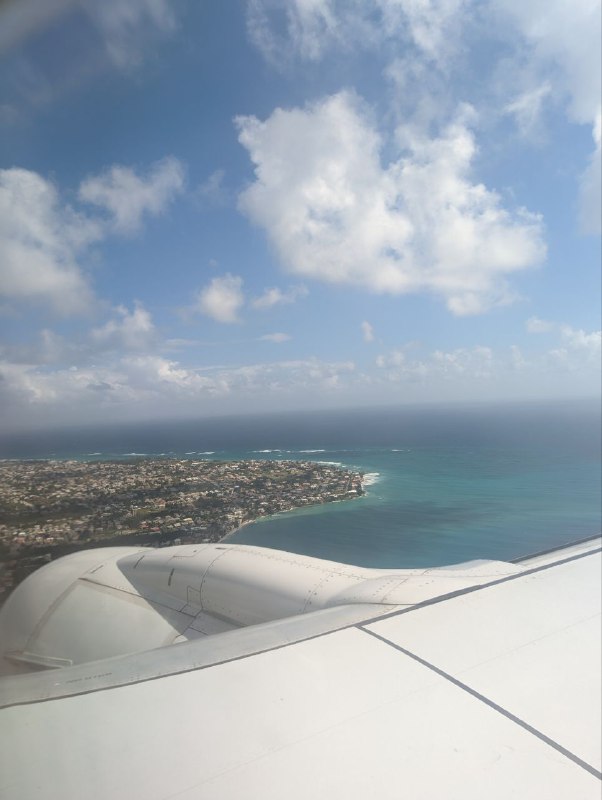 Забыл скинуть фотки острова при посадке, а так же какого-то другого острова вдалеке, а так же место у аварийного выхода, ну и добавить, что нет лучшей обуви для долгой дороги чем сандали, ноги не устали и не вспотели!Забыл скинуть фотки острова при посадке, а так же какого-то другого острова вдалеке, а так же место у аварийного выхода, ну и добавить, что нет лучшей обуви для долгой дороги чем сандали, ноги не устали и не вспотели!