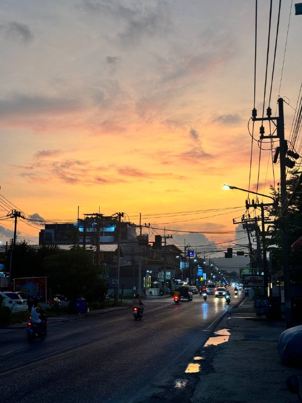 Осторожно, длиннопост, который не поместился в одно сообщение, простите за это.Над пхукетом все чаще опускаются тучи, ведь начинается сезон дождей, которыми так любят пугать туристов, хотя по факту дождь уходит так же быстро как и приходит, на моей памяти в этом году, самый продолжительный дождь шел 2 часа, но это большая редкость, хоть и чаще они стали появляться, но довольно на непродолжительное время. А для меня это наоборот радость, во первых по причине свежести, что опускается вместе с  дождем, хоть и ненадолго, во вторых я люблю его с детства, так уж получилось, что в детстве мы с братом и папой постоянно что-то делали по хозяйству на участке, то заливали бетон, то что-то строили, банально траву косили, в общем дела на каждый день находились, и если начинался дождь, то для меня это была как манна небесная и знаменование, что можно будет отдохнуть от работы))Что по текущей жизни? За время пока я не писал, я успел побывать в Куала Лумпуре, обновить туристическую визу на 3 месяца, поэтому до середины июля я легально могу пребывать тут, а вот насчет дальнейших планов я не решил, на уме пока два варианта, либо получать студенческую визу на год и учить английский или тайский, либо поехать на 3 месяца во вьетнам и пожить пока там. Смущает вписываться на год и не быть свободным в передвижениях, но в тоже время очередной переезд не радует, потому что только наладил весь быт, но это думаю решаемый вопрос.Поздравьте нас, мы наконец доделали первый проект, и iOS и Android приложения готовы к релизу, доделываем тексты для сторов, документы и отправляем на проверку.Осторожно, длиннопост, который не поместился в одно сообщение, простите за это.Над пхукетом все чаще опускаются тучи, ведь начинается сезон дождей, которыми так любят пугать туристов, хотя по факту дождь уходит так же быстро как и приходит, на моей памяти в этом году, самый продолжительный дождь шел 2 часа, но это большая редкость, хоть и чаще они стали появляться, но довольно на непродолжительное время. А для меня это наоборот радость, во первых по причине свежести, что опускается вместе с  дождем, хоть и ненадолго, во вторых я люблю его с детства, так уж получилось, что в детстве мы с братом и папой постоянно что-то делали по хозяйству на участке, то заливали бетон, то что-то строили, банально траву косили, в общем дела на каждый день находились, и если начинался дождь, то для меня это была как манна небесная и знаменование, что можно будет отдохнуть от работы))Что по текущей жизни? За время пока я не писал, я успел побывать в Куала Лумпуре, обновить туристическую визу на 3 месяца, поэтому до середины июля я легально могу пребывать тут, а вот насчет дальнейших планов я не решил, на уме пока два варианта, либо получать студенческую визу на год и учить английский или тайский, либо поехать на 3 месяца во вьетнам и пожить пока там. Смущает вписываться на год и не быть свободным в передвижениях, но в тоже время очередной переезд не радует, потому что только наладил весь быт, но это думаю решаемый вопрос.Поздравьте нас, мы наконец доделали первый проект, и iOS и Android приложения готовы к релизу, доделываем тексты для сторов, документы и отправляем на проверку.