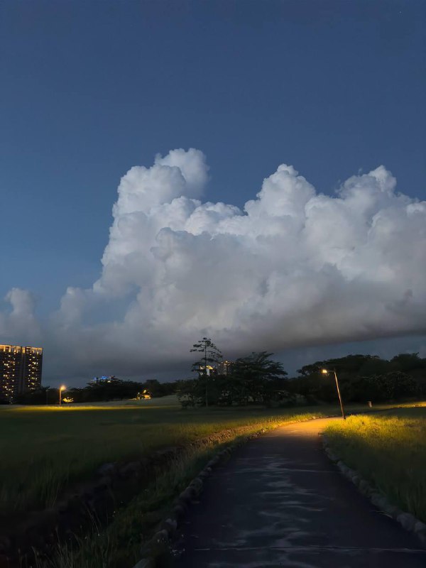 Немного кадров в ленту.В кратце текущая повестка:Учеба, из 3х месяцев  китайского я посетил без пропусков чуть больше 2х, затем перестал. Последний раз сходил в понедельник на этой неделе, а то уже учитель спрашивал когда я вернусь, хотя предупреждал что пока не знаю вернусь ли. Я вероятнее пойду снова на тот же уровень осенью или на следующий уровень если повторю весь материал первого семестра самостоятельно за лето.Утомился от дейтинг приложения, удалил, пожалел что пропустил один раз учебу, потом пошло по накатанной, потому что после пропуска один раз, ты думаешь что будешь уже обузой не зная новый материал и будешь тянуть всех вниз, да и стало очень жарко, уже по 33 днем на улице. В идеале к осени переехать, но много сомнений на этот повод, тут мне комфортно.Начал парттайм подработку, пока процесс оформления на фулл тайм еще в процессе, надеюсь успею с подработкой к тому времени.Всем хорошего лета! Жара это тяжело, но видимо из-за нее какие-то неверояино объемные облака образуются, гуляю, потею но наслаждаюсь!Немного кадров в ленту.В кратце текущая повестка:Учеба, из 3х месяцев  китайского я посетил без пропусков чуть больше 2х, затем перестал. Последний раз сходил в понедельник на этой неделе, а то уже учитель спрашивал когда я вернусь, хотя предупреждал что пока не знаю вернусь ли. Я вероятнее пойду снова на тот же уровень осенью или на следующий уровень если повторю весь материал первого семестра самостоятельно за лето.Утомился от дейтинг приложения, удалил, пожалел что пропустил один раз учебу, потом пошло по накатанной, потому что после пропуска один раз, ты думаешь что будешь уже обузой не зная новый материал и будешь тянуть всех вниз, да и стало очень жарко, уже по 33 днем на улице. В идеале к осени переехать, но много сомнений на этот повод, тут мне комфортно.Начал парттайм подработку, пока процесс оформления на фулл тайм еще в процессе, надеюсь успею с подработкой к тому времени.Всем хорошего лета! Жара это тяжело, но видимо из-за нее какие-то неверояино объемные облака образуются, гуляю, потею но наслаждаюсь!