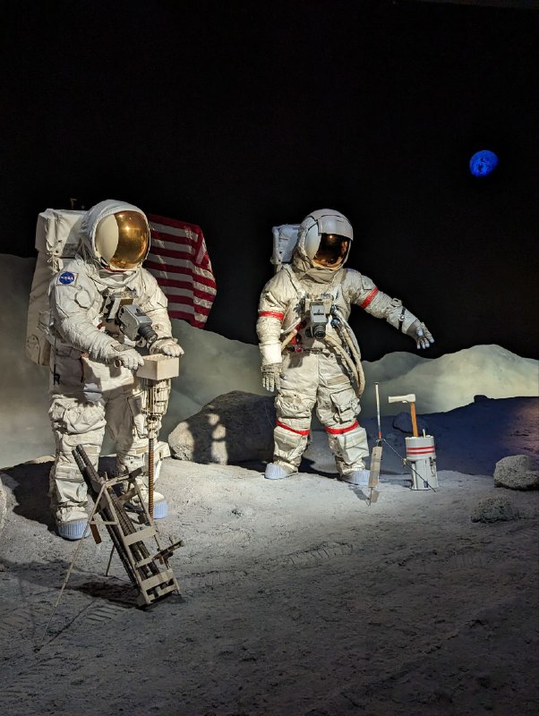 Как вы поняли из предыдущей фотки, мы в Хьюстоне, дорога из Остина до музея заняла 3 часа на авто.Сходили в Space center Houston, сделал чуть фоточек, хотя бы раз посетить стоит, послушали выступление реального астронавта о его пути и полете, с фотками, видео и вопросами в конце.Как вы поняли из предыдущей фотки, мы в Хьюстоне, дорога из Остина до музея заняла 3 часа на авто.Сходили в Space center Houston, сделал чуть фоточек, хотя бы раз посетить стоит, послушали выступление реального астронавта о его пути и полете, с фотками, видео и вопросами в конце.