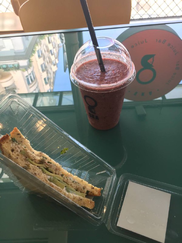 Поменял 200 баксов, по курсу 3 местные лари за доллар.Оформил симку, 4гб инета, за 15 GEL, 5$Взял покушать, сендвич с курицей и авокадо за 11 GEL, 3.8$ и свежевыжатый сок из голубики, яблока и ананаса за 9  GEL, 3$Поменял 200 баксов, по курсу 3 местные лари за доллар.Оформил симку, 4гб инета, за 15 GEL, 5$Взял покушать, сендвич с курицей и авокадо за 11 GEL, 3.8$ и свежевыжатый сок из голубики, яблока и ананаса за 9  GEL, 3$