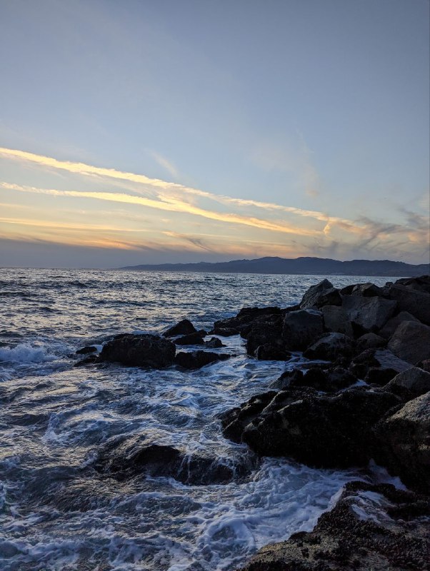 Йо, всем здорово, сегодня была небольшая прогулка по венису, это очень необычное место в котором пахнет постоянно травой и обитает много бездомных, слышал что присутствует криминал, но мелкий, могут вскрыть машину, но разбоя нет и ощущаешь себя спокойно и безопасно.Йо, всем здорово, сегодня была небольшая прогулка по венису, это очень необычное место в котором пахнет постоянно травой и обитает много бездомных, слышал что присутствует криминал, но мелкий, могут вскрыть машину, но разбоя нет и ощущаешь себя спокойно и безопасно.