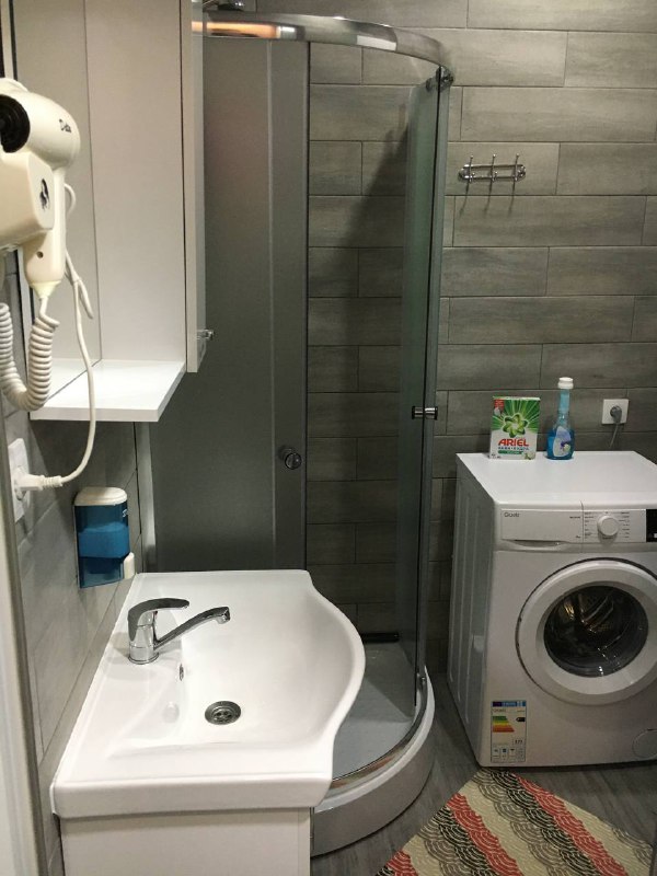 Двухдневный тур по горам подошёл к концу, было все очень красиво и компания отличная, только, ну очень уж много времени проводишь в машине за эти 2 дня, это переносится не так сложно благодаря красивым видам на протяжении всего пути. Вердикт : стоит!Поездка стоила 280 лари(5700 рублей, 100$), в цену входит трансфер, вино по желанию на всем пути, ночёвка в горах, ужин и завтрак, стол был разнообразный, но фото нет, увы.А пока я заехал в новую квартиру на неделю, и сделал пару снимков, детали про жильё напишу завтра, а так же сниму видео обзор.Двухдневный тур по горам подошёл к концу, было все очень красиво и компания отличная, только, ну очень уж много времени проводишь в машине за эти 2 дня, это переносится не так сложно благодаря красивым видам на протяжении всего пути. Вердикт : стоит!Поездка стоила 280 лари(5700 рублей, 100$), в цену входит трансфер, вино по желанию на всем пути, ночёвка в горах, ужин и завтрак, стол был разнообразный, но фото нет, увы.А пока я заехал в новую квартиру на неделю, и сделал пару снимков, детали про жильё напишу завтра, а так же сниму видео обзор.