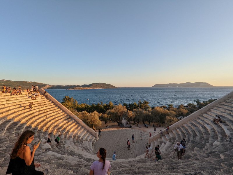 Раньше Каш был греческий, а амфитеатр тут ещё со времён древней Ликии.Немного симпатичных кадров в чат. Ну и котик.Раньше Каш был греческий, а амфитеатр тут ещё со времён древней Ликии.Немного симпатичных кадров в чат. Ну и котик.